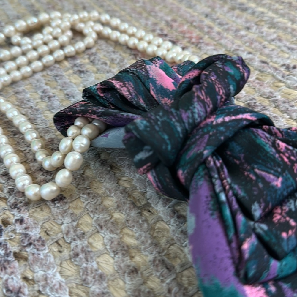 Upcycled Ladies Necktie silk Necktie Necklace - Picture 4 of 5